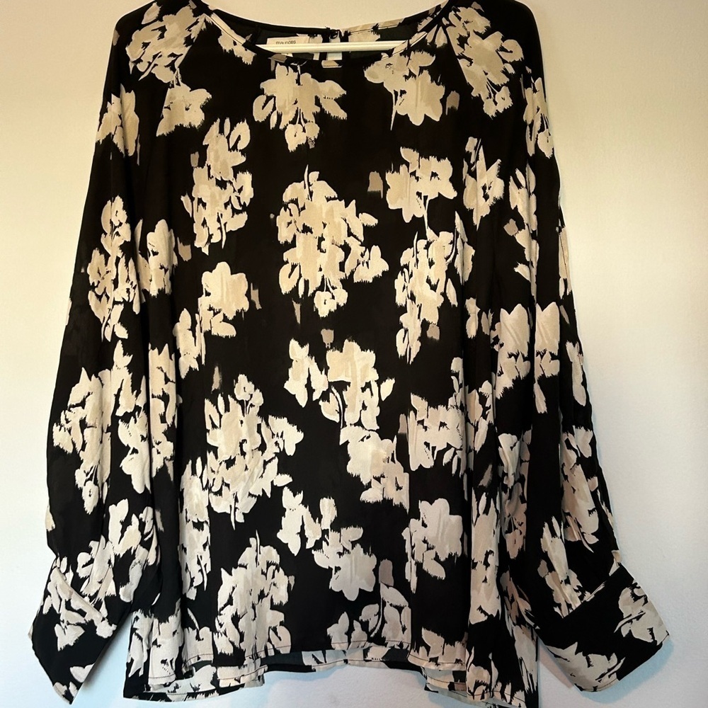 NWT Maurice’s Fallon Ikat Print Blouse black white floral plus size  2X - Picture 3 of 6